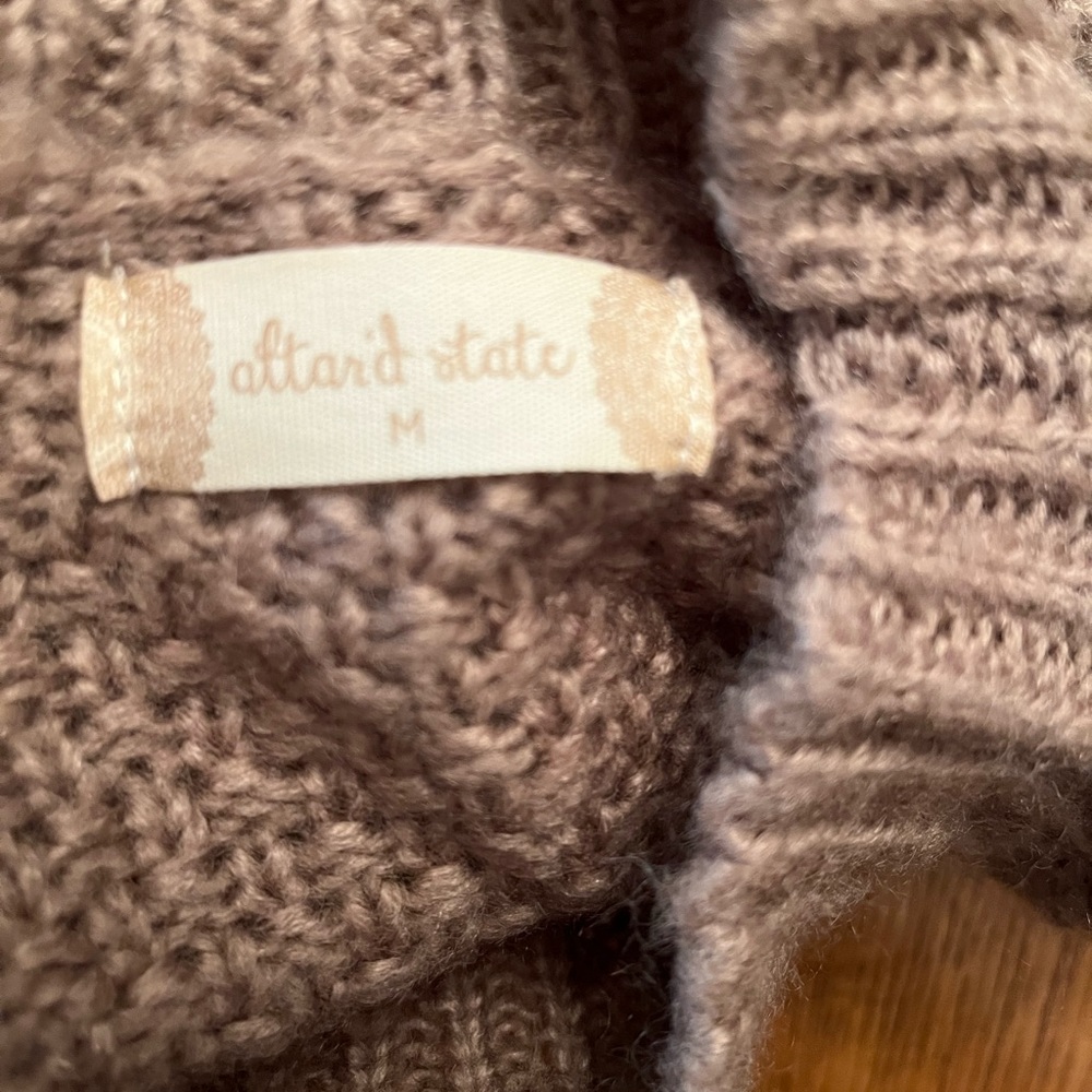 Absolutely beautiful new sweater size Medium - Picture 2 of 12